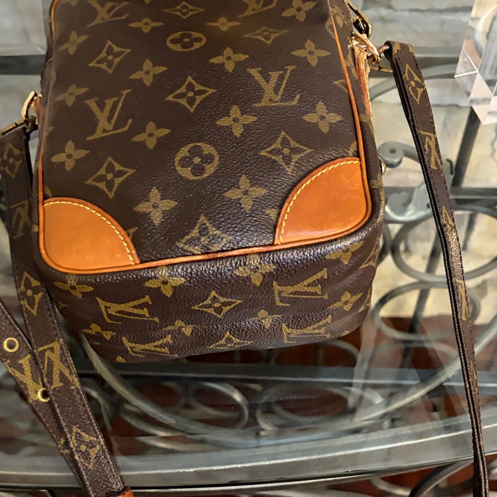 Louis Vuitton Monogram Crossbody Amazon Bag - Picture 8 of 12